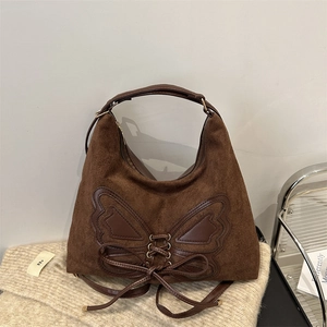 Borsa hobo in camoscio marrone con grande patch a farfalla e dettagli di lacci