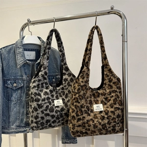 Women Leopard Print Plush Tote Bag Fashion Large Capacity Faux Fur Shoulder Bag Winter Warm Fluffy Handbag School Daily Top Handle Bag