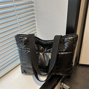 Sac fourre-tout matelassé noir 2025 élégant avec grande capacité et texture nylon