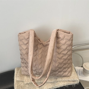 Große gesteppte Tragetasche mit Herzmuster in Beige für Damen für den Alltag
