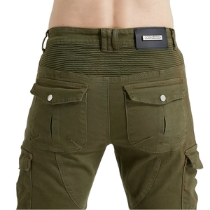 Pantalon cargo moto vert armée avec zones extensibles et plusieurs poches de protection