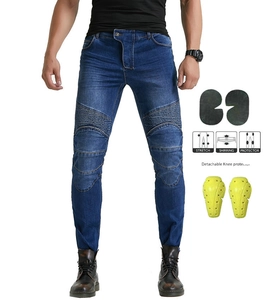 Detail van motorjeans met accordeon stretchpanelen en meegeleverde beschermende pads