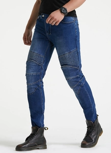 Biker-plooien op slim-fit motorjeans met een donkerblauwe gewassen afwerking
