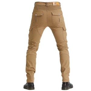 Détail du pantalon de moto kaki avec protection renforcée aux genoux et poches cargo