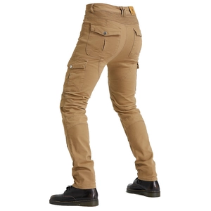 Vue détaillée du pantalon moto kaki avec plis de protection aux genoux et poches cargo