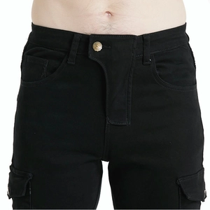 Détails de la taille d'un pantalon cargo moto avec fermeture à bouton et poches latérales