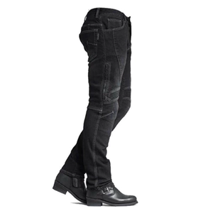 Détail des panneaux extensibles en accordéon aux genoux du jean moto d'hiver