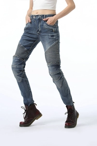 Detail of blue high-stretch biker jeans for women featuring knee accordion stretch panels