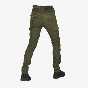 Rückansicht der armee-grünen Motorradhose mit elastischem Bund und Multi-Taschen-Design