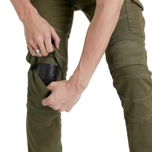 Pantaloni da moto verde militare con protezioni per ginocchia e tasche cargo