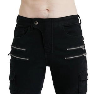 Dettaglio dei pantaloni da moto neri con cerniere e tasche laterali a soffietto