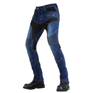 Detailansicht der Motorradjeans mit elastischen Kniezonen und Metall-Reißverschlüssen