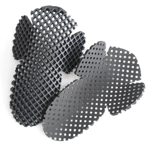 Détail de protection en maille nid d'abeille flexible pour insert de vêtement moto