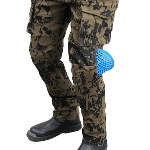 Men's camouflage motorcycle jeans with large side pockets and blue protective knee pads
