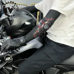 Detail der VOLERO Motorrad-Schutzärmel mit stoßfesten Ellbogenschalen für Sicherheit