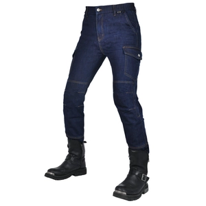 Détail du pantalon cargo moto bleu foncé avec tissu Cordura et plis de protection genoux