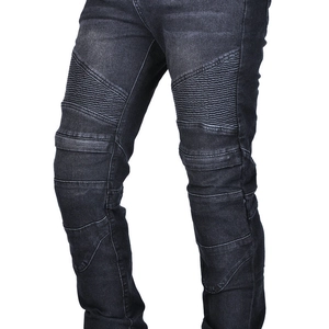 Gros plan détaillé du jean de moto gris anthracite avec panneaux extensible en accordéon