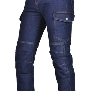 Détails du pantalon cargo moto bleu foncé avec coutures orange et genoux renforcés
