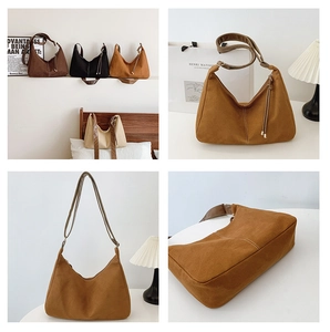 Detail van grote vintage Hobo-tassen in bruin, zwart, geel en crème met schouderband