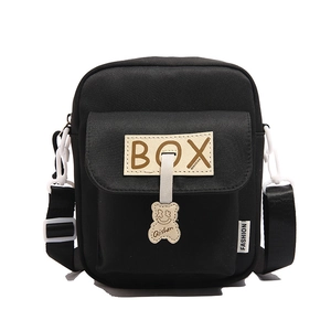 Bolso bandolera negro de estilo japonés para estudiantes con colgante de oso y correa