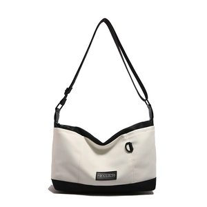 Borsa a tracolla alla moda in tela bicolore bianco e nero con tracolla regolabile per donna