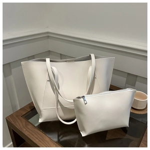 Set 2 pezzi bianco crema con borsa a tracolla grande e pochette con zip coordinata