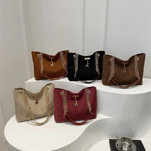 Sac Cabas Vintage en Suédine pour Femmes Avec Chaîne Dorée Et Pendentif Cerf Sac à Épaule Élégant Sac Sous le Bras