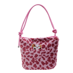 Borsa a secchiello in peluche leopardata rosa con ricamo a cane e manico annodato