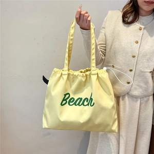 Große Kapazität Damen Polyester Kordelzug Tote Tasche Lässig Buchstaben Druck Strand Schultertasche Tragbare Einfache Leichte Handtasche