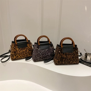 Sac fourre-tout vintage à imprimé léopard avec poignées rondes en bois et bandoulière