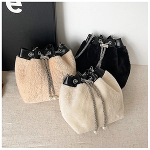 Sac Seau en Fausse Fourrure pour Femmes Sac à Bandoulière en Peluche Avec Cordon en Künstliche Perles Sac à Main d'Hiver Doux