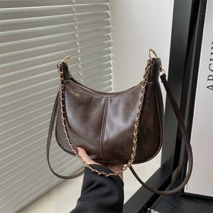 Sac Hobo Demi-Lune en Cuir PU Vintage pour Femmes Sac à Épaule Bandoulière de Mode Avec Design de Surpiqûres Chaîne en Métal