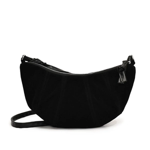 Französische Vintage Croissant-Tasche in Schwarz mit Matten Textur und Falten-Design