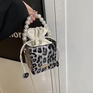 Trendige Leopardenmuster Mini Schultertasche Mit Künstliche Perlen Griff Goldene Kette Damen Kordelzug Kleine Quadratische Tasche