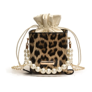 Fashionable leopard print bucket bag with large pearl handle and gold chain strap