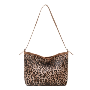 Große Vintage-Tasche mit Leopardenmuster, braunen Riemen und geräumigem Design