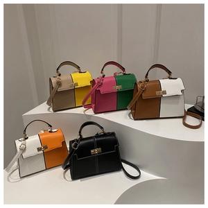 Vista detallada de bolsos bandolera de cuero en cinco combinaciones de colores de moda