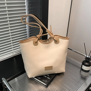 Women Fashion Tote Bag Large Capacity PU Leather Shoulder Bag Casual Commuter Handbag With Fashion Letter Tag