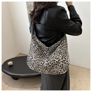 Detailed view of leopard print tote bag with comfortable wide shoulder strap for women