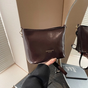 Women PU Leather Bucket Bag Solid Color Fashion Crossbody Shoulder Bag With Cloud Charm Niche Design All-Match Underarm Bag Handbag