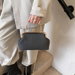 Sac chaîne tressé chic avec poignée dorée à relief floral et bandoulière