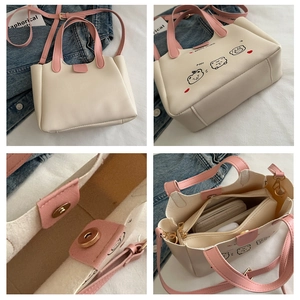 Vues détaillées du sac crème avec poignées roses, fermeture aimantée et pochette