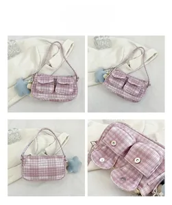 Détails du sac en velours côtelé à carreaux violets avec poches et pendentif étoile