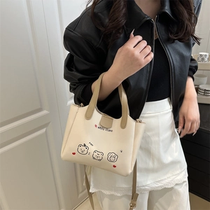 Sac à main rétro en similicuir crème avec imprimé ours et bandoulières kaki