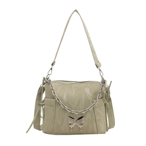 Sac à épaule vert clair style Y2K avec boucle papillon argentée et chaîne métallique