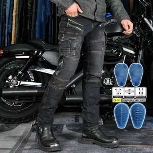 Detail der Motorrad-Cargohose mit CE-Knieprotektoren und elastischen Akkordeon-Einsätzen