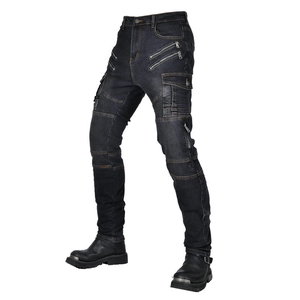 Schwarze Slim-Fit Motorradjeans für Herren mit Stretch-Knien und praktischem Multi-Taschen-Design