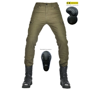 Détail du pantalon cargo de moto vert militaire avec protections genoux et hanches CE