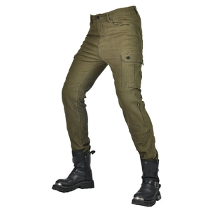 Détail du pantalon cargo moto vert armée avec coutures ergonomiques aux genoux et poches
