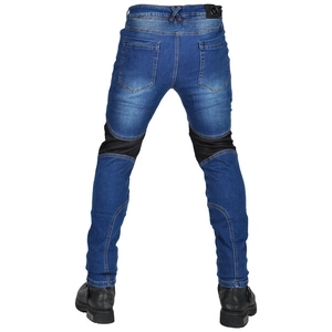 Détail du panneau en maille respirante et des zones extensibles du jean de moto homme